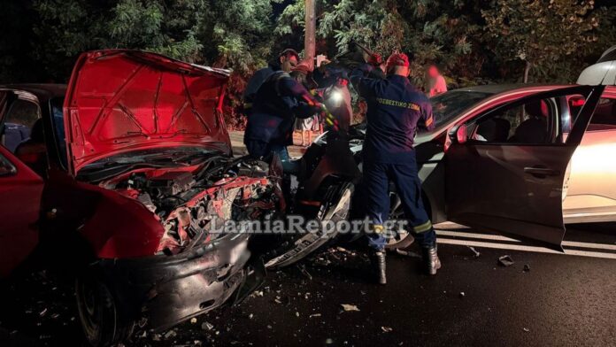 Λαμία: Σφοδρή μετωπική σύγκρουση δύο ΙΧ, δύο τραυματίες, στο ένα όχημα οικογένεια με μικρό παιδί