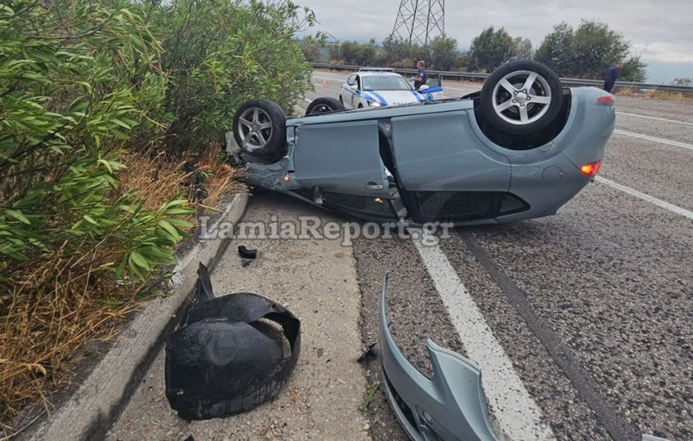 Τροχαίο έξω από τη Λαμία με τουμπαρισμένο αυτοκίνητο, διερχόμενη οδηγός ειδοποίησε ασθενοφόρο
