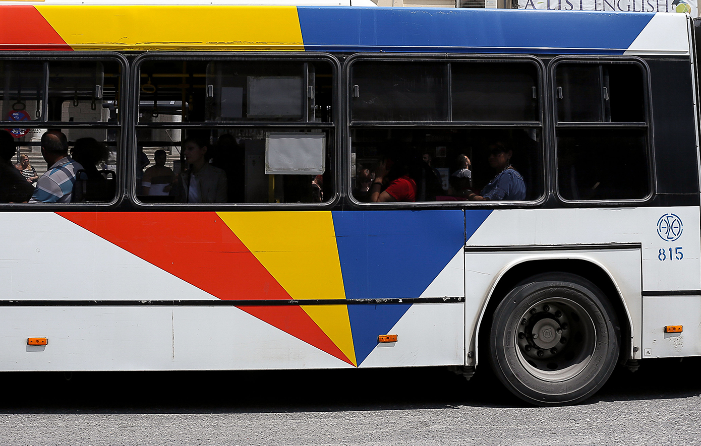 Θεσσαλονίκη: Λεωφορείο έπεσε σε στάση, τουλάχιστον 4 τραυματίες