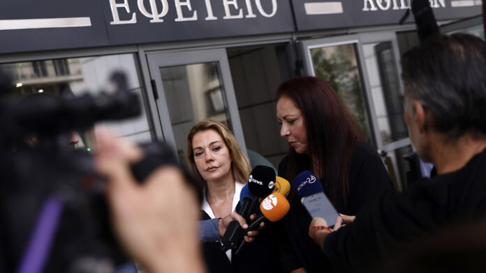 Γυναικοκτονία Κυριακής Γρίβα: Σκανδαλώδης η παραμονή του δράστη στο ψυχιατρείο – Φορτισμένη η μητέρα της στο Εφετείο