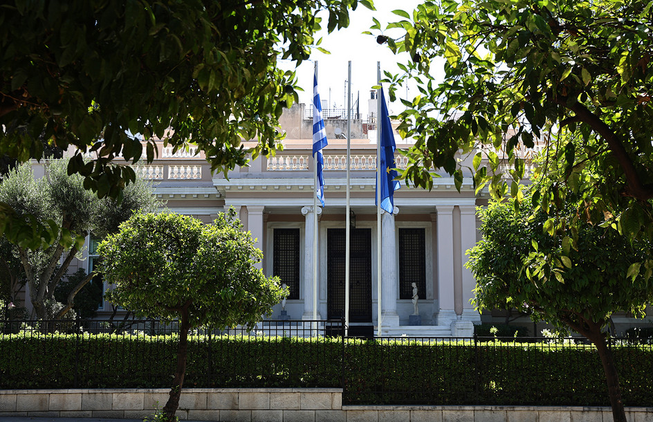 Η κυβέρνηση αποδομεί το «πακέτο» Τσίπρα: Ακοστολόγητες υποσχέσεις 13 δισεκατομμυρίων που οδηγούν σε νέο μνημόνιο
