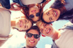 Gen Z: Αλλάζει δουλειά για μεγαλύτερο μισθό και κερδίζει περισσότερα