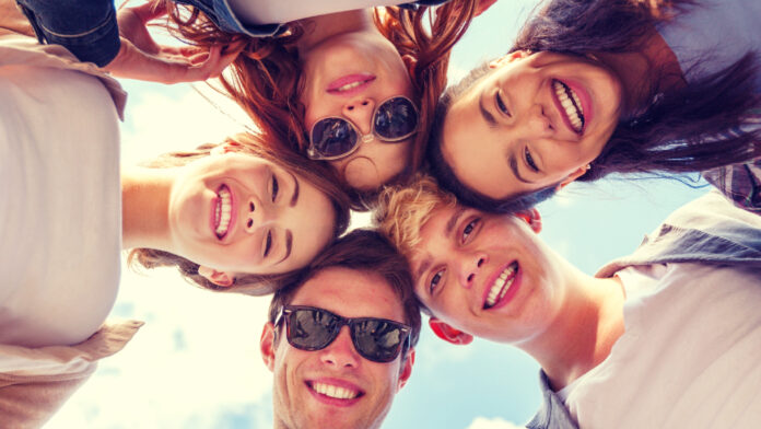 Gen Z: Αλλάζει δουλειά για μεγαλύτερο μισθό και κερδίζει περισσότερα