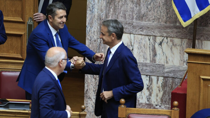 Γιώργος Μυλωνάκης: Επέστρεψε στη Βουλή μετά την περιπέτεια υγείας του