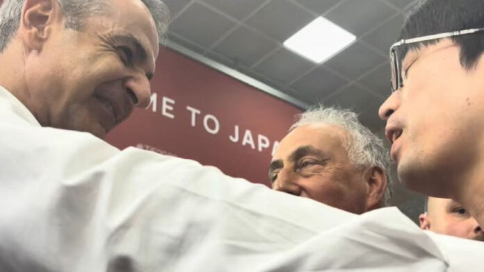 ΔΕΘ 2026: Η συνάντηση του πρωθυπουργού με τον Ιάπωνα που μιλά ελληνικά, χορεύει ποντιακά και διαβάζει Καζαντζάκη