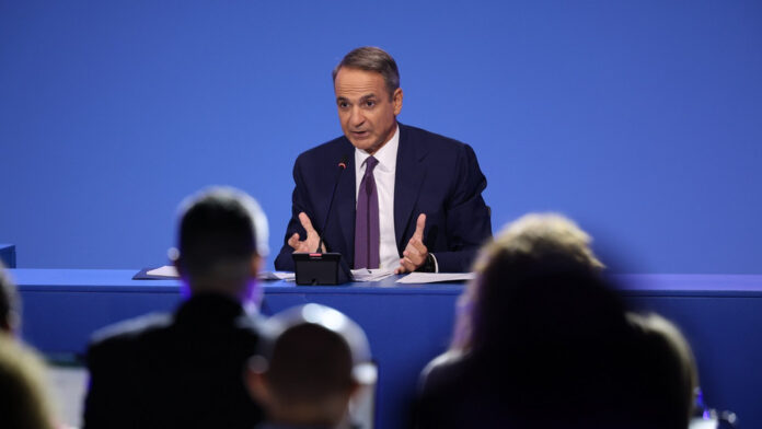 Μητσοτάκης: Μου ζητάτε να παραιτηθώ;
