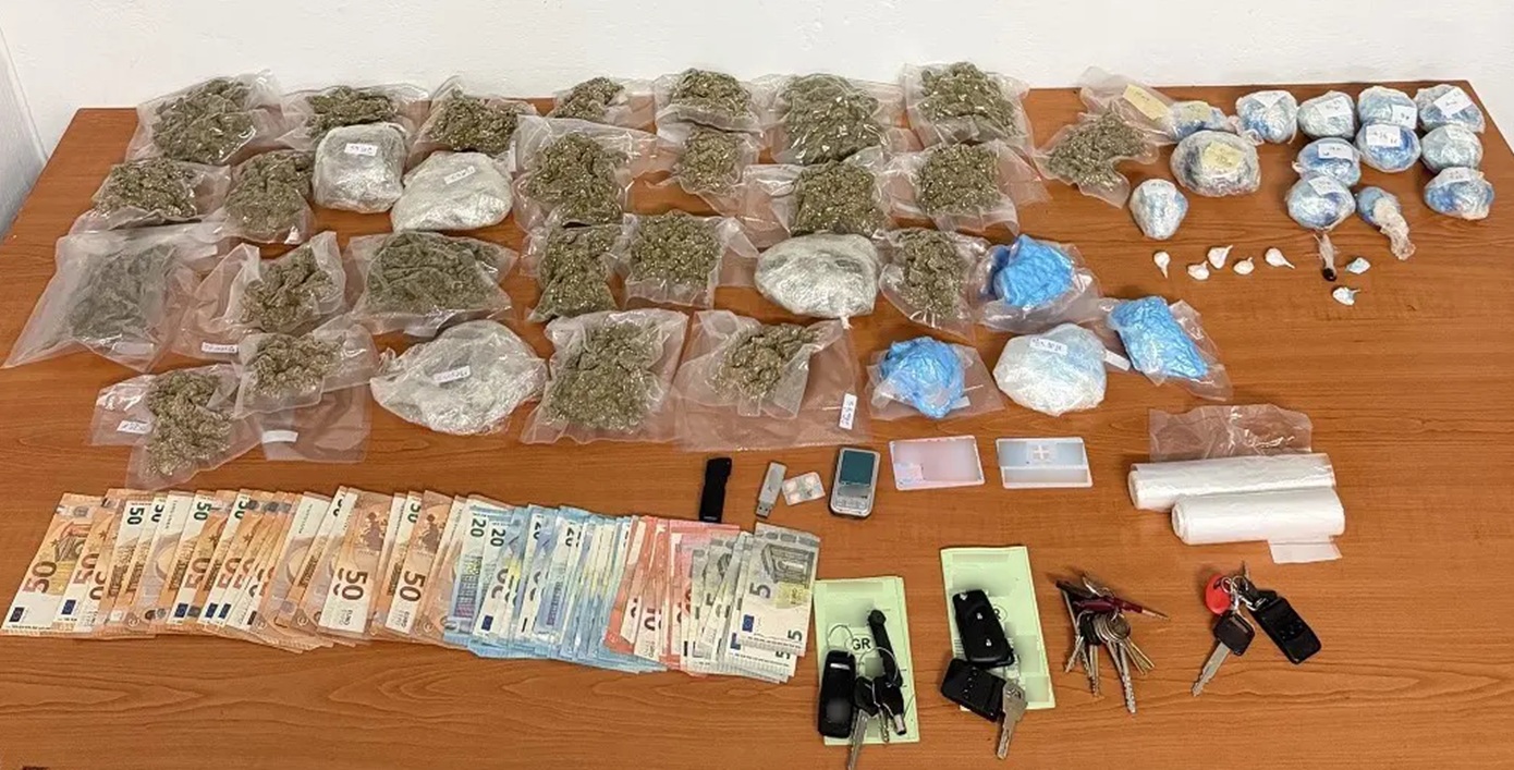 Ομόνοια: Σύλληψη 33χρονου για διακίνηση ναρκωτικών που έκρυβε στον λεβιέ ταχυτήτων