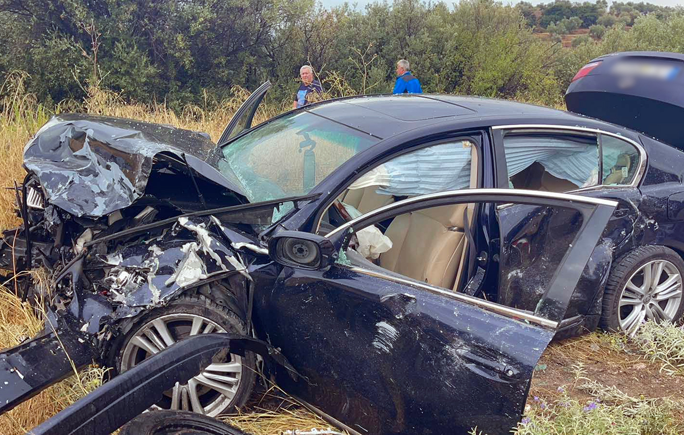 Τροχαίο στο Ναύπλιο με εγκλωβισμένους και τραυματίες – Οι εικόνες από το σημείο