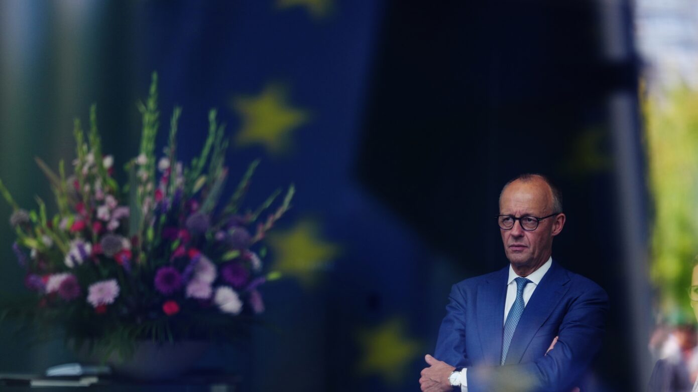 Πολιτικό αδιέξοδο στο Βερολίνο: Το αβέβαιο μέλλον του Μερτς απειλεί τη συμφωνία για τον προϋπολογισμό των 2 τρισ. ευρώ της ΕΕ
