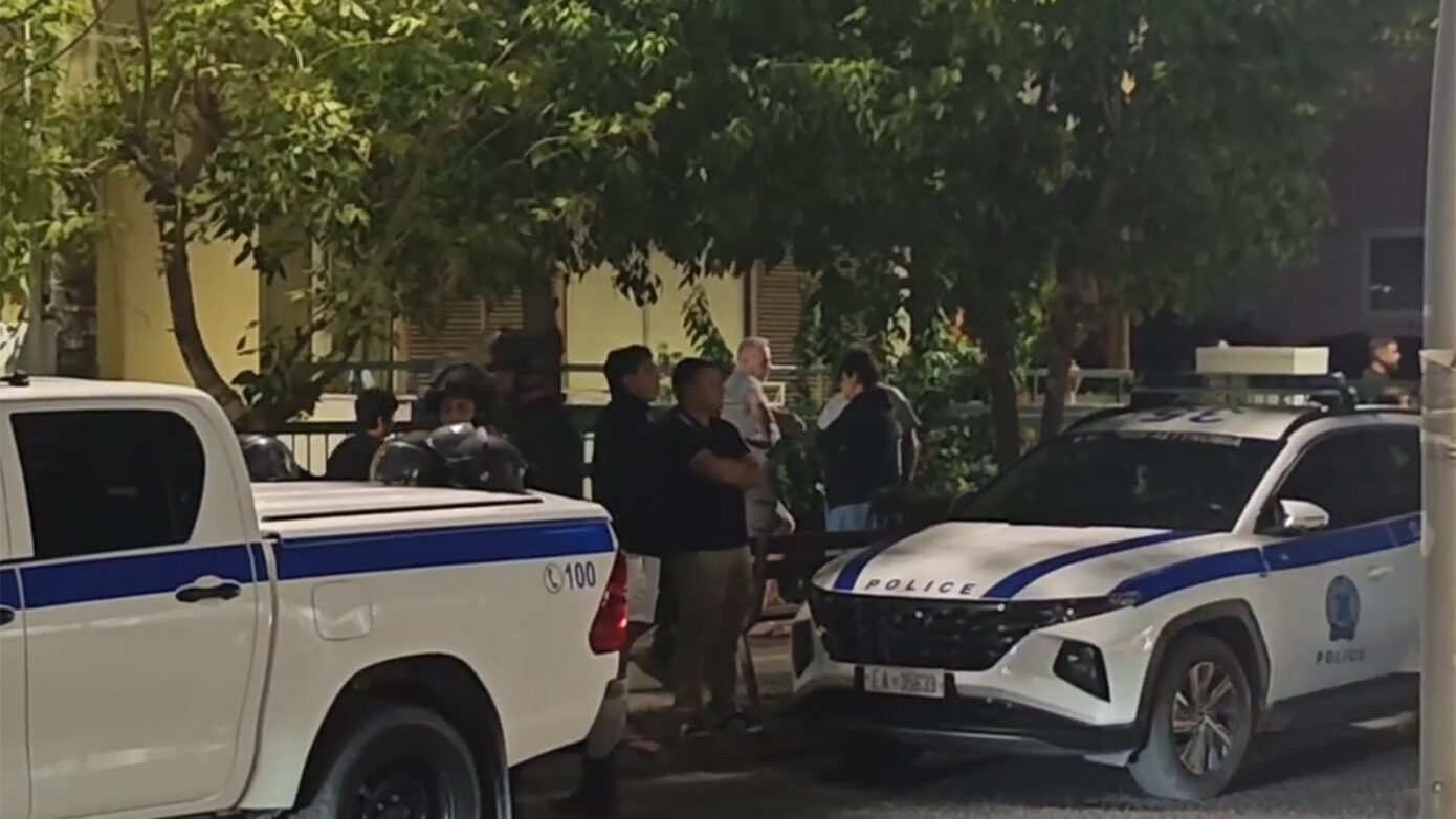 Νίκαια: Η Αστυνομία μπήκε στο διαμέρισμα όπου ο 49χρονος κρατούσε όμηρο τη σύζυγό του