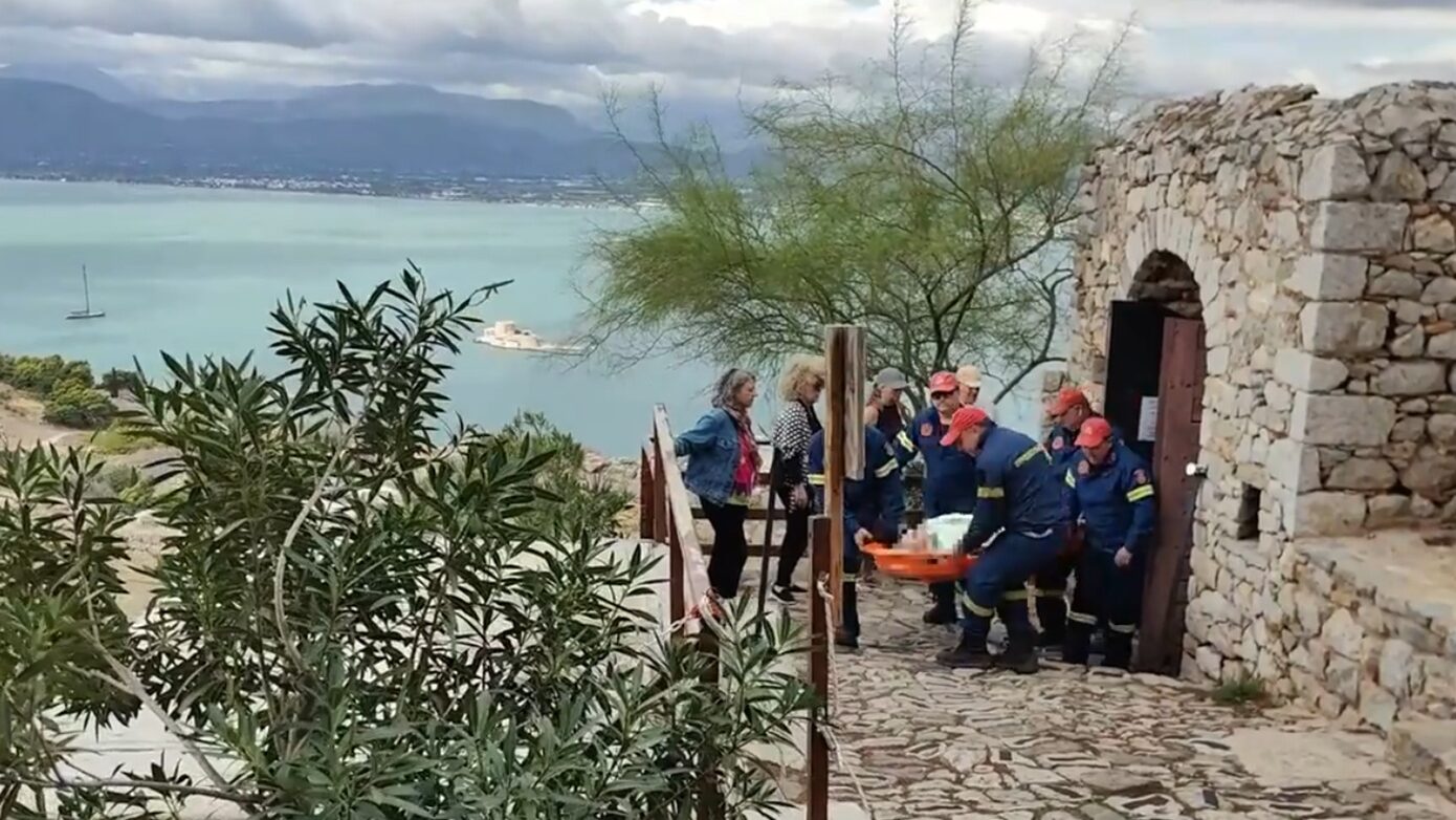 Ναύπλιο: Επιχείρηση της Πυροσβεστικής για ηλικιωμένο Γερμανό τουρίστα που λιποθύμησε στο Παλαμήδι
