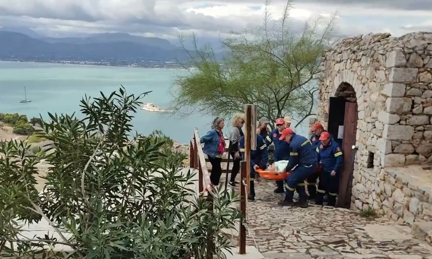 Ναύπλιο: Επιχείρηση της Πυροσβεστικής για ηλικιωμένο Γερμανό τουρίστα που λιποθύμησε στο Παλαμήδι