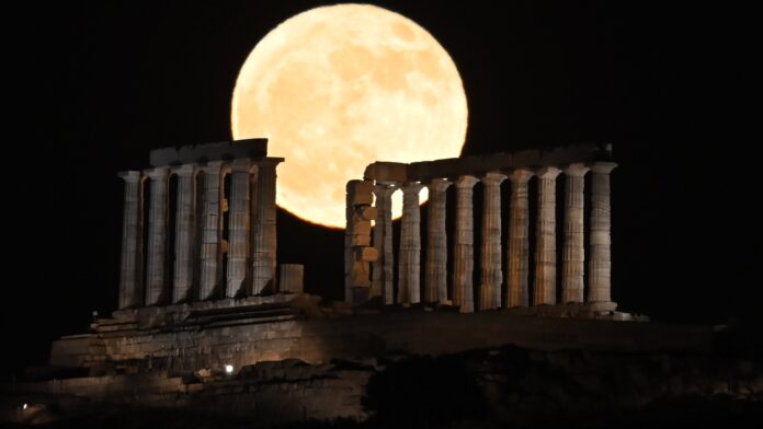 Πανσέληνος Σεπτεμβρίου: Το Σάββατο 26 Σεπτεμβρίου στον ουρανό της Ελλάδας – Γιατί λέγεται «Φεγγάρι της Συγκομιδής»
