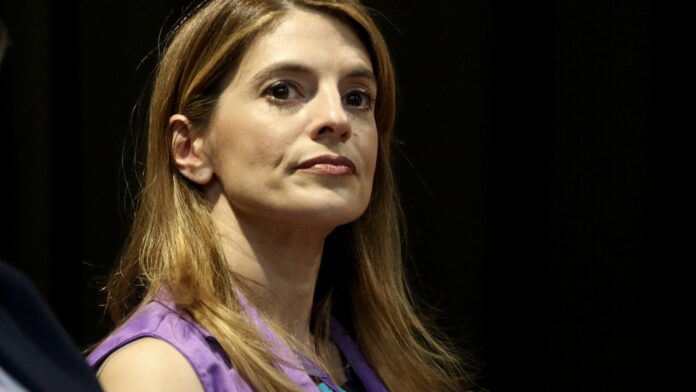 ΕΛΑΣ: Νέα διευκρίνιση για την πατριωτική εισφορά μετά τις αντιδράσεις – «Άλλο η θυρίδα και η καρφίτσα, άλλο το κόσμημα»