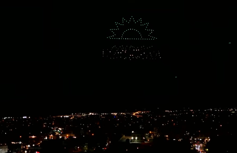 ΠΑΣΟΚ: Drones show στο Ηράκλειο με τον ήλιο και remix της Carmina Burana