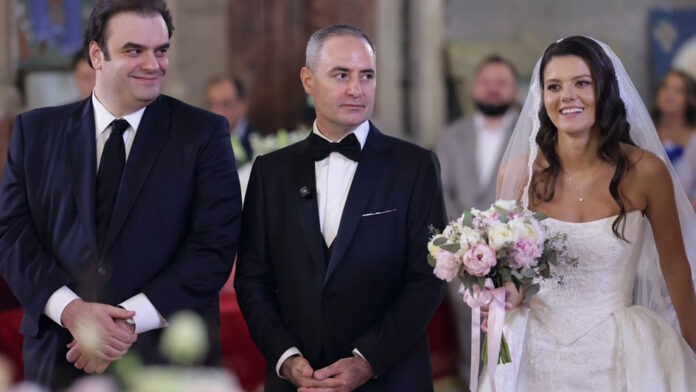 Κυριάκος Πιερρακάκης κουμπάρος στον γάμο του Ρουμάνου υπουργού Οικονομικών στο Βουκουρέστι