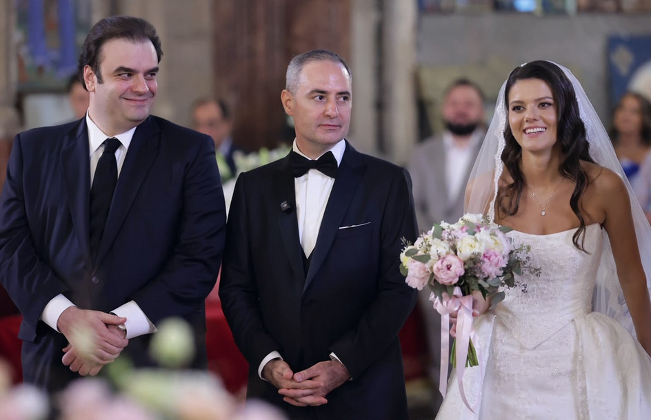 Κυριάκος Πιερρακάκης κουμπάρος στον γάμο του Ρουμάνου υπουργού Οικονομικών στο Βουκουρέστι