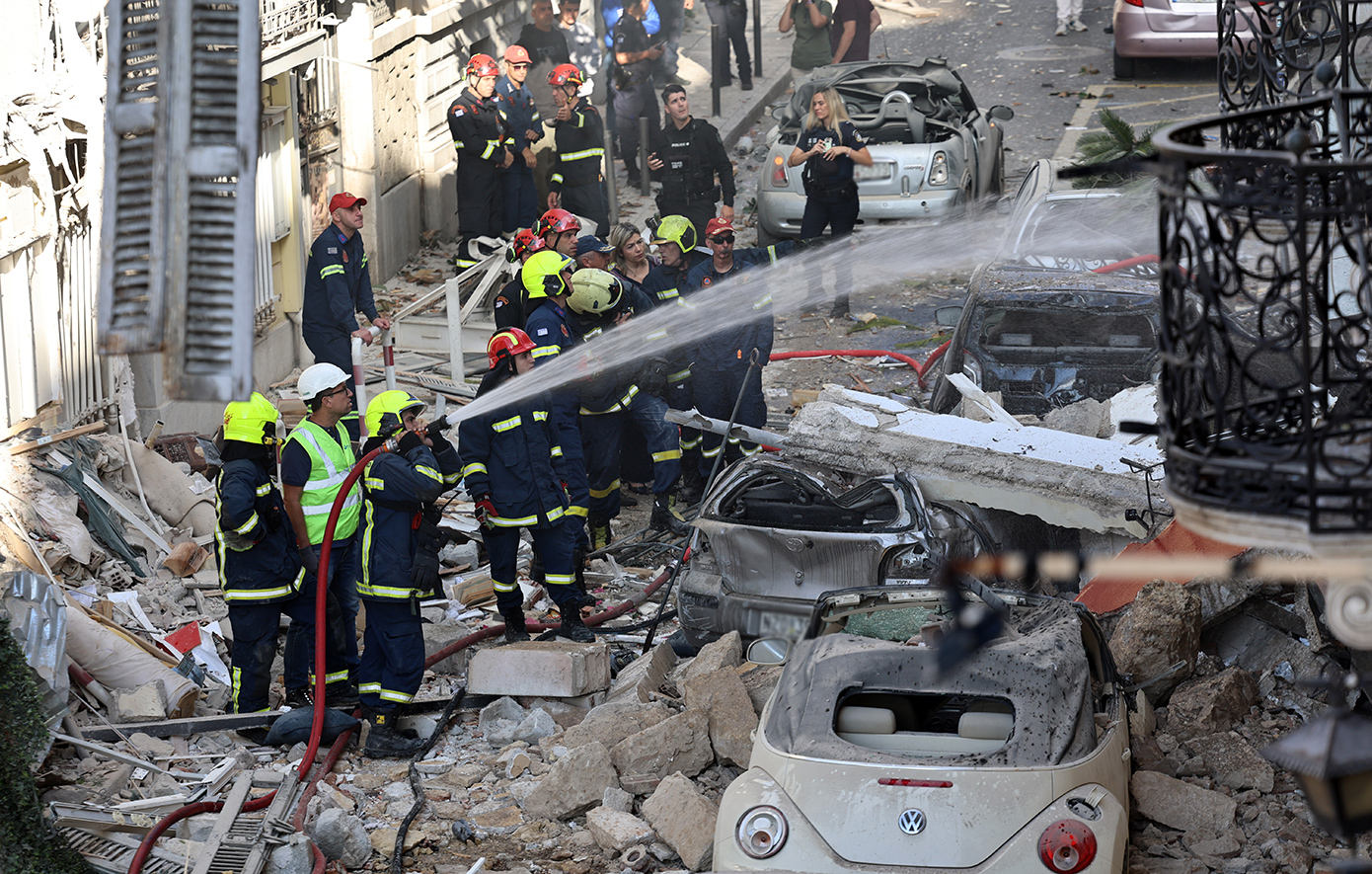 Πλάκα: Για δεύτερη μέρα συνεχίζονται οι έρευνες στα χαλάσματα – Εικόνες από ψηλά