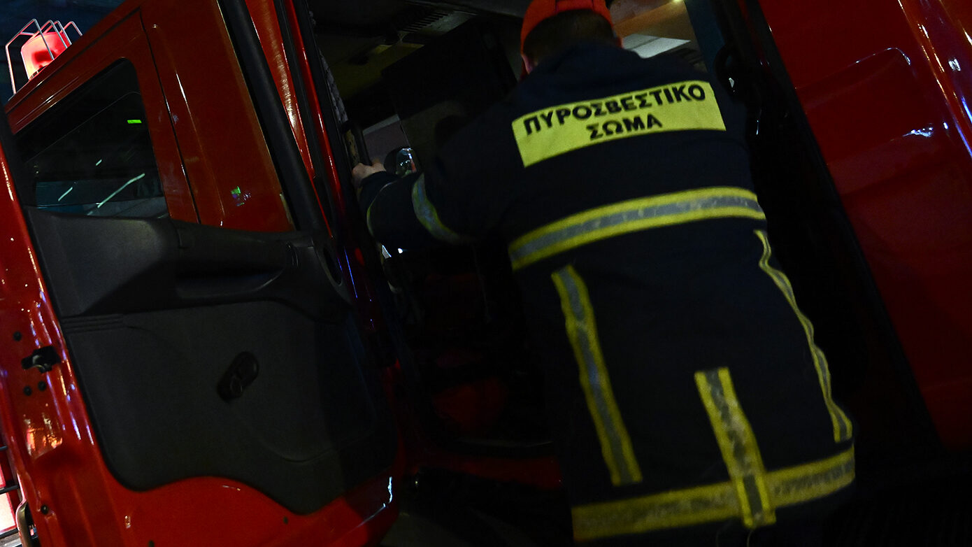 Πειραιάς: Προληπτική εκκένωση ξενοδοχείου λόγω καπνών