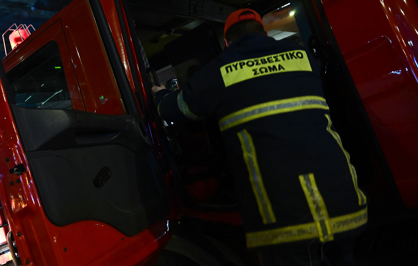 Πειραιάς: Προληπτική εκκένωση ξενοδοχείου λόγω καπνών