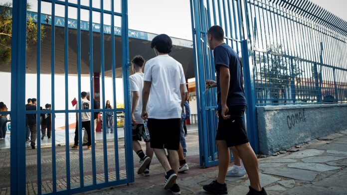 Πευκοχώρι: Κρίσιμες ώρες για 17χρονο μαθητή μετά από καρδιακή ανακοπή στο σχολείο του