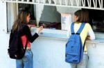 Νέοι κανόνες στα σχολικά κυλικεία: Πίτσα χωρίς αλλαντικά, τοστ με κρέας και ποπ κορν στο Γυμνάσιο