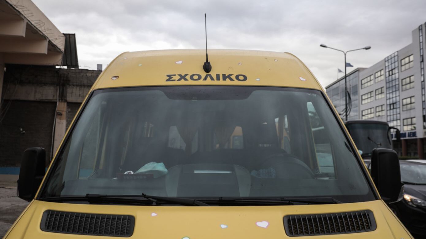 Παιδιά νηπιαγωγείου στα Χανιά ξεχάστηκαν σε σχολικό: «Έμειναν μέσα 5 ώρες, ήταν σε τραγική κατάσταση»