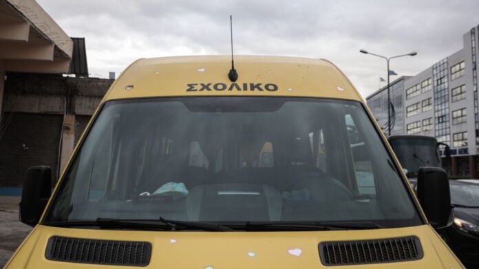 Παιδιά νηπιαγωγείου στα Χανιά ξεχάστηκαν σε σχολικό: «Έμειναν μέσα 5 ώρες, ήταν σε τραγική κατάσταση»