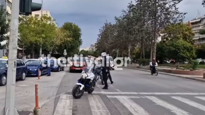 Θεσσαλονίκη: Γέφυρα ζωής για βρέφος από τη Σταυρούπολη στο Ιπποκράτειο σε 9 λεπτά, άνοιγαν δρόμο αστυνομικοί