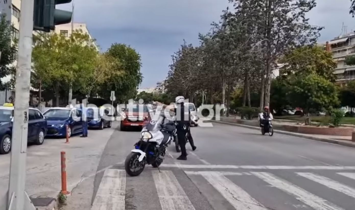 Θεσσαλονίκη: Γέφυρα ζωής για βρέφος από τη Σταυρούπολη στο Ιπποκράτειο σε 9 λεπτά, άνοιγαν δρόμο αστυνομικοί
