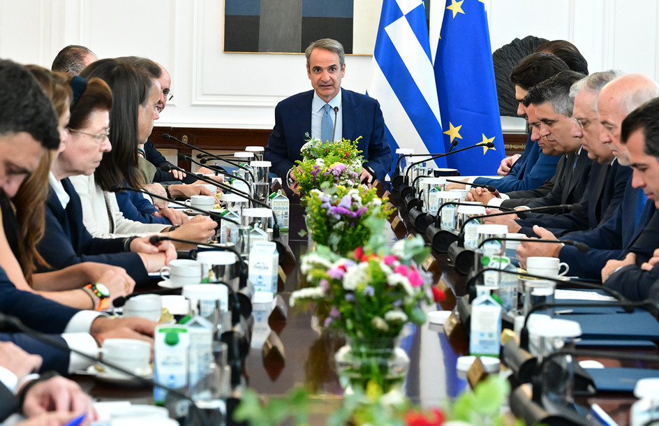 Κυβερνητική αμφισβήτηση για το κόστος του προγράμματος Τσίπρα – Στο γαλάζιο μικροσκόπιο η δημοσιονομική αποτύπωση των εξαγγελιών