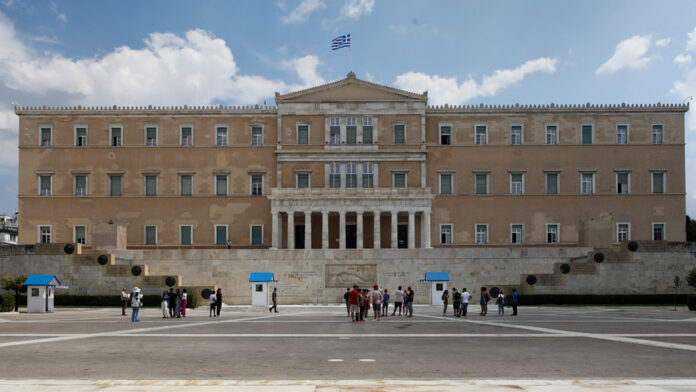 Νομοσχέδιο για την αναμόρφωση του βαθμολογίου και του συστήματος προαγωγών στο Δημόσιο υπερψηφίστηκε επί της αρχής