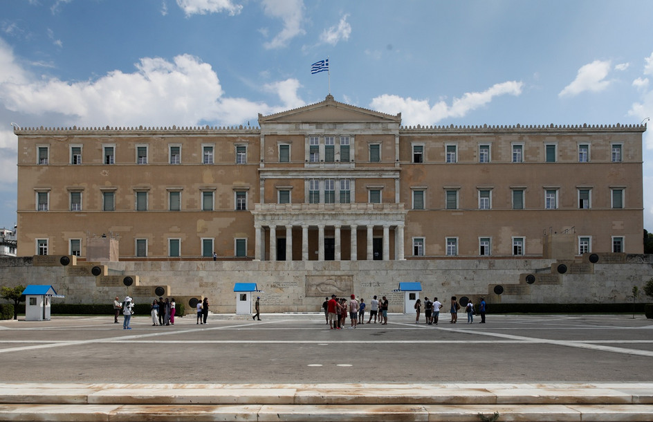 Νομοσχέδιο για την αναμόρφωση του βαθμολογίου και του συστήματος προαγωγών στο Δημόσιο υπερψηφίστηκε επί της αρχής
