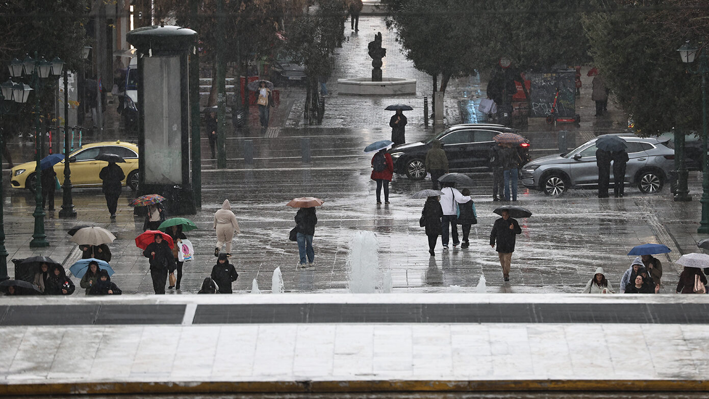 Καιρός: Επιδείνωση με βροχές και καταιγίδες, πού χτυπούν τα φαινόμενα σήμερα και αύριο