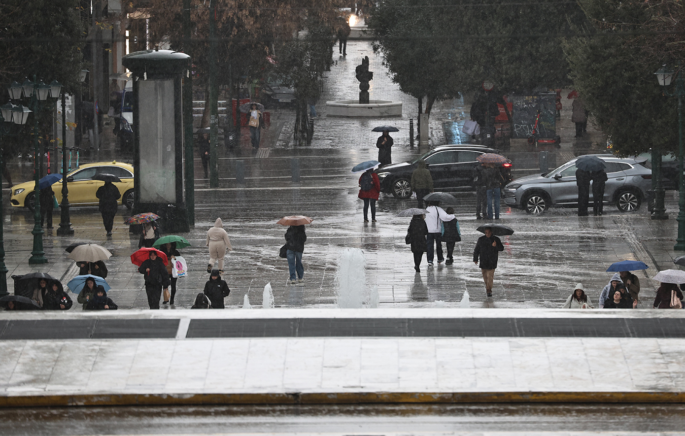 Καιρός: Επιδείνωση με βροχές και καταιγίδες, πού χτυπούν τα φαινόμενα σήμερα και αύριο