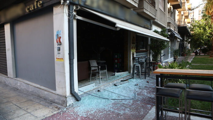 Διπλή επίθεση με χειροβομβίδες: Το πρόσωπο μέσα από τις φυλακές που «βλέπει» το ελληνικό FBI