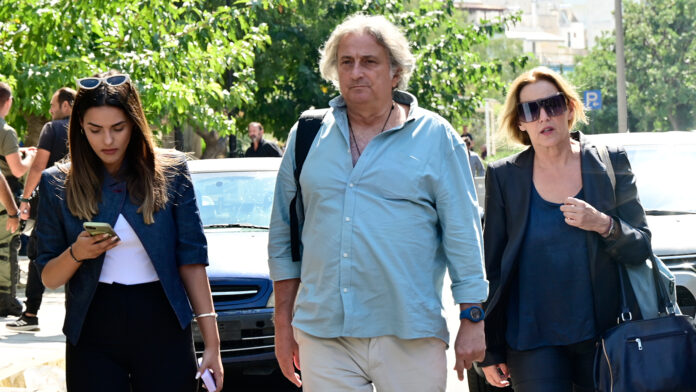 Σύμβαση συνεργασίας υπνοθεραπευτή με τη γιατρό του Γ. Μαζωνάκη και τα 40 ευρώ – Τι λέει η δικηγόρος του για τη φωτογραφία και τα μηνύματα