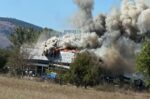 Φωτιά σε εργοστάσιο ανακύκλωσης οχημάτων στα Γιάννενα: Στο νοσοκομείο ο γιος του ιδιοκτήτη