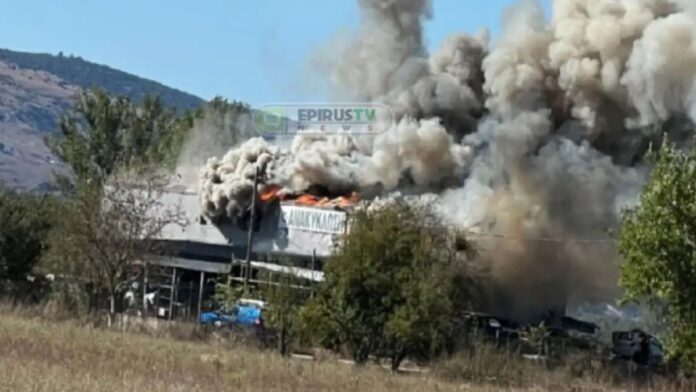 Φωτιά σε εργοστάσιο ανακύκλωσης οχημάτων στα Γιάννενα: Στο νοσοκομείο ο γιος του ιδιοκτήτη