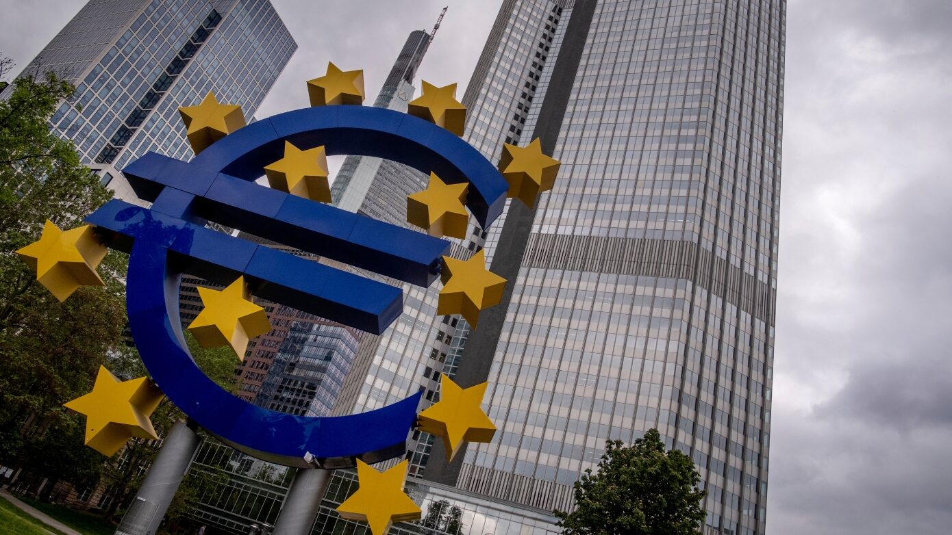 ΕΚΤ: Αυξημένοι κίνδυνοι και αβεβαιότητα με νέα αναθεωρημένα σενάρια για την Ευρώπη, λέει η Κριστίν Λαγκάρντ