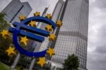 ΕΚΤ: Αυξημένοι κίνδυνοι και αβεβαιότητα με νέα αναθεωρημένα σενάρια για την Ευρώπη, λέει η Κριστίν Λαγκάρντ