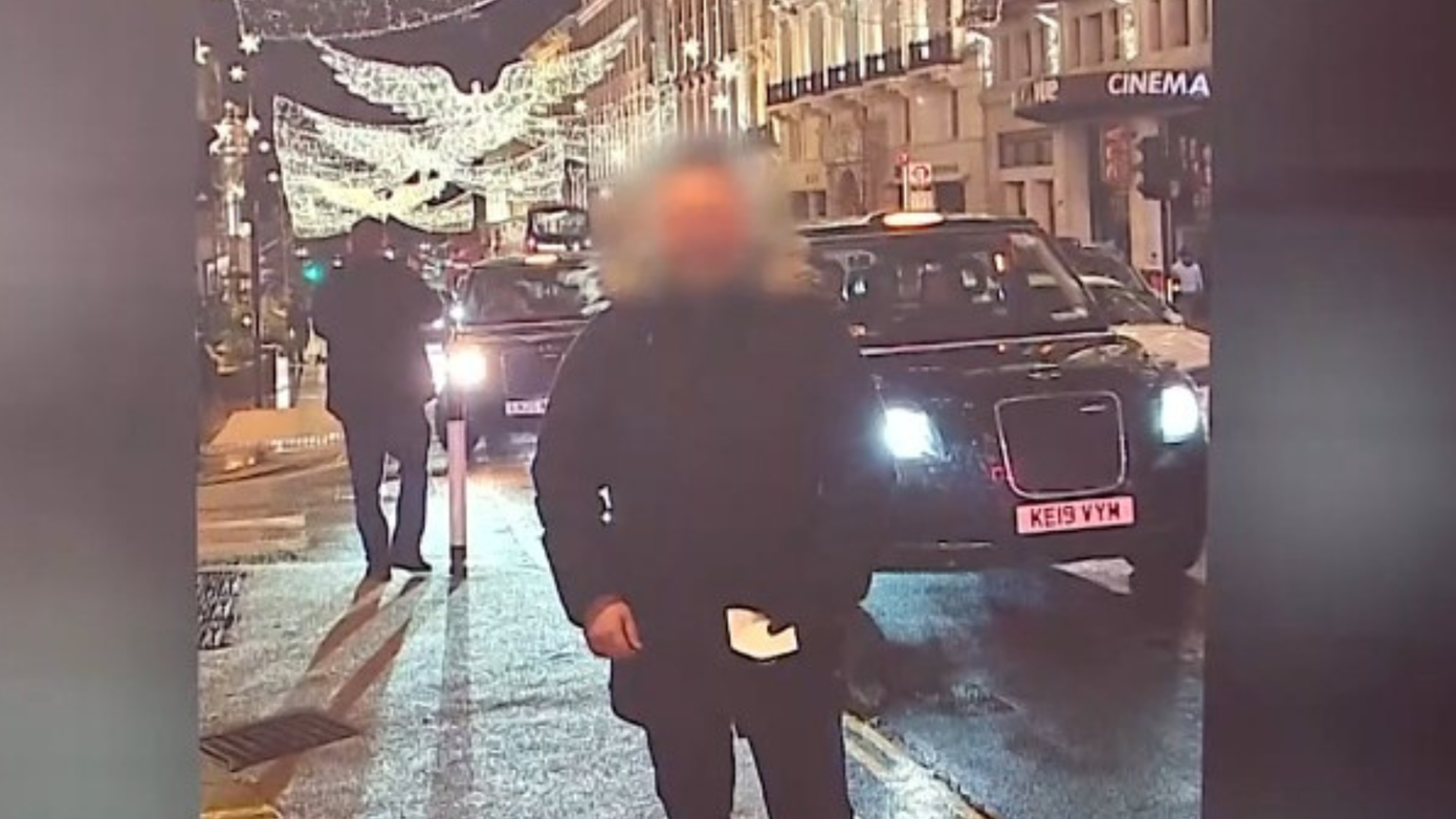 Γυναικολόγος συνελήφθη με εκατοντάδες αρχεία παιδικής πορνογραφίας – Τι ερευνά η ΕΛ.ΑΣ.