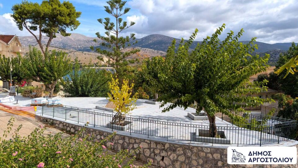 Δήμος Αργοστολίου: Ολοκληρώνονται οι εργασίες ανάπλασης στην πλατεία «Υπαλληλικών»
