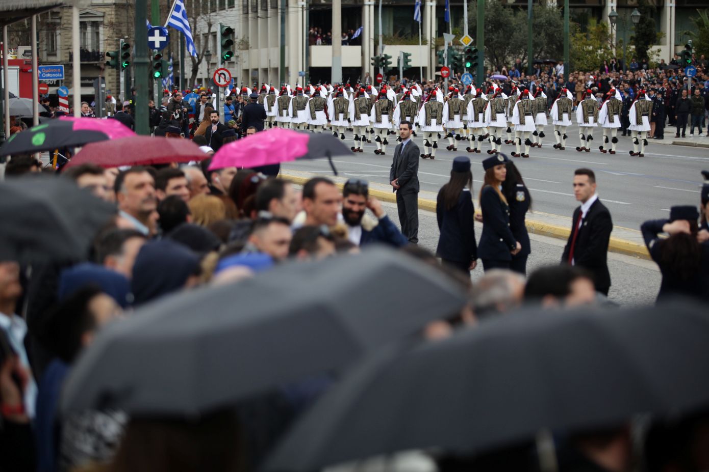 Κακοκαιρία: Συνεχίζεται στη χώρα – Σε ποιες περιοχές δεν θα γίνουν παρελάσεις