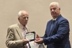 Ιόνια Νησιά: Ο Γιάννης Τρεπεκλής βράβευσε τον συγγραφέα Γεώργιο Χ. Σουρτζίνο