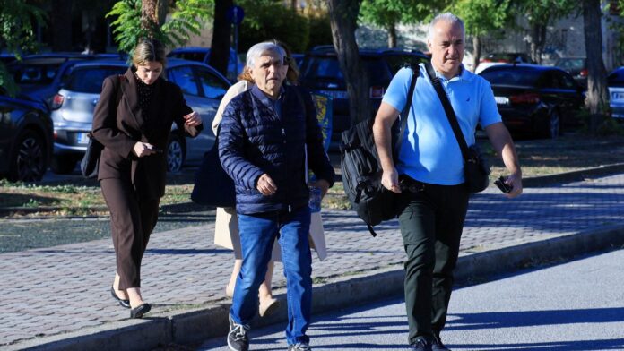 Δίκη για τα Τέμπη: Γονείς θυμάτων συγκλονίζουν με τις καταθέσεις τους – «Αναγκαστήκαμε να γίνουμε ερευνητές»