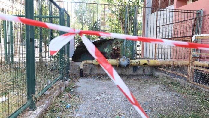 Γκράβα: Τα σχολεία παραμένουν κλειστά έως την ολοκλήρωση των ελέγχων – Αγωνία για 4.000 μαθητές, μαθήματα μέσω Webex