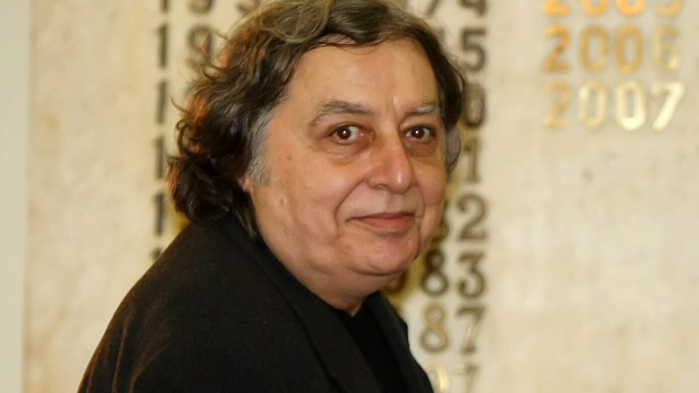 Διονύσης Χαριτόπουλος: Ο αιρετικός συγγραφέας της διανόησης – «Το μίσος είναι σαν να πίνεις εσύ δηλητήριο και να περιμένεις να πεθάνει ο άλλος»