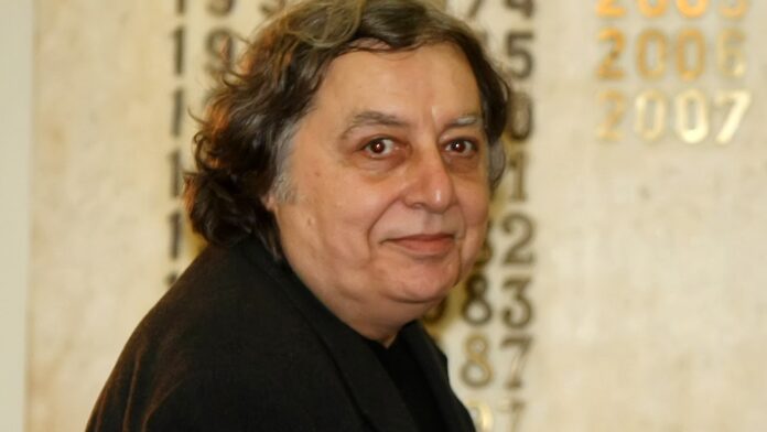 Διονύσης Χαριτόπουλος: Ο αιρετικός συγγραφέας της διανόησης – «Το μίσος είναι σαν να πίνεις εσύ δηλητήριο και να περιμένεις να πεθάνει ο άλλος»