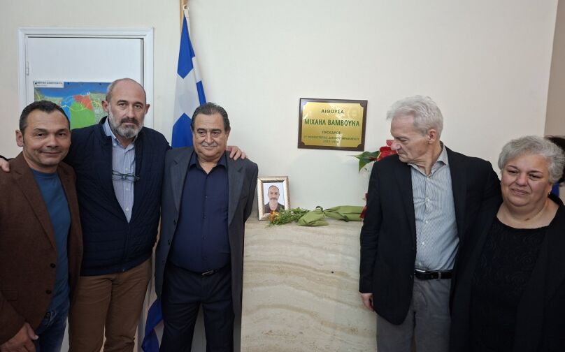 Δ. Ηρακλείου: Σε κλίμα συγκίνησης δόθηκε το όνομα του Μιχάλη Βάμβουκα στην αίθουσα συνεδριάσεων